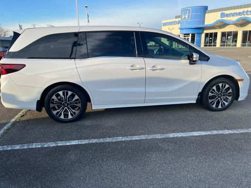 Used 2025 Honda Odyssey Elite image 3