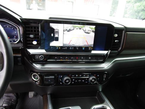 Used 2023 Chevrolet Silverado 1500 High Country w/ Technology Package AWD/4WD image 18