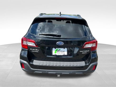 Used 2019 Subaru Outback 3.6R Touring AWD/4WD image 6