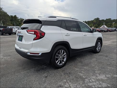 Used 2022 GMC Terrain SLT w/ Infotainment Package II FWD image 7
