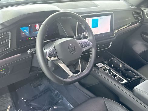 Used 2025 Volkswagen Atlas Cross Sport SEL AWD/4WD image 13