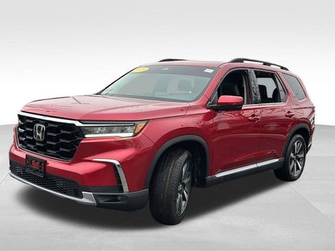 Certified 2023 Honda Pilot Touring image 3