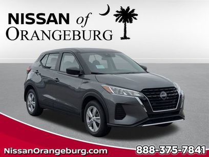 New 2025 Nissan Kicks Play S