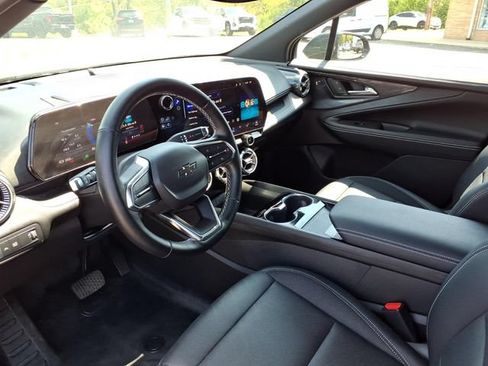 Used 2025 Chevrolet Blazer EV LT FWD image 3