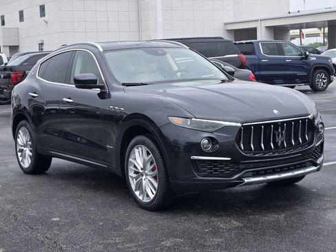 Used 2019 Maserati Levante GranLusso AWD/4WD image 3