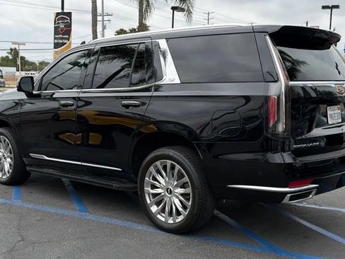 Used 2022 Cadillac Escalade Premium Luxury AWD/4WD image 5