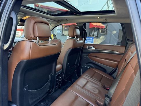 Used 2016 Jeep Grand Cherokee Summit w/ Platinum Series Group image 22