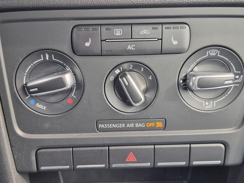 Used 2012 Volkswagen Beetle Turbo FWD image 18