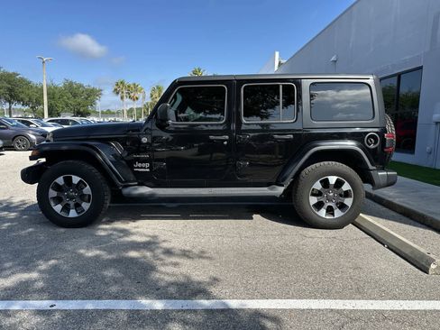Used 2018 Jeep Wrangler Unlimited Sahara AWD/4WD image 5