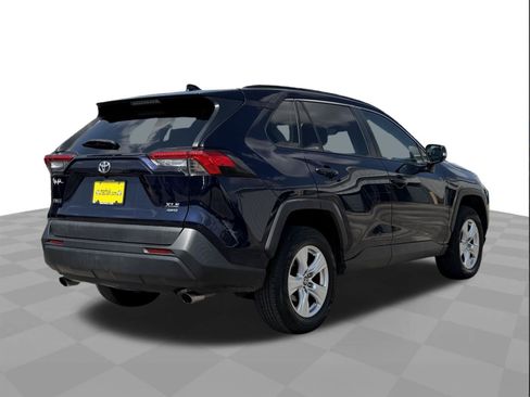 Used 2021 Toyota RAV4 XLE AWD/4WD image 5