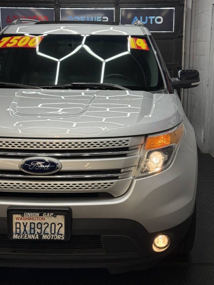 Used 2014 Ford Explorer XLT w/ Equipment Group 202A AWD/4WD image 3