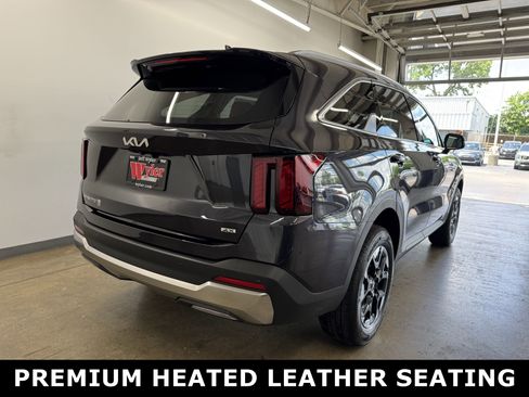 New 2025 Kia Sorento S image 3
