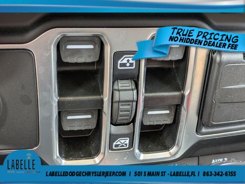 Used 2026 Jeep Wrangler Unlimited Rubicon AWD/4WD image 25