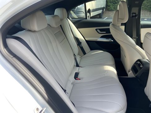 New 2026 Mercedes-Benz E 350 4MATIC Sedan image 41