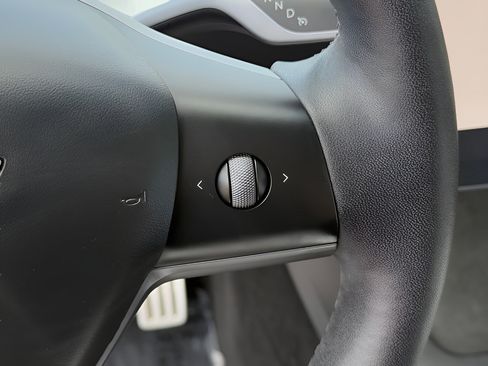 Used 2023 Tesla Model Y Performance AWD/4WD image 35