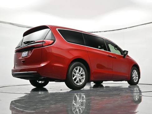New 2026 Chrysler Pacifica Select image 38