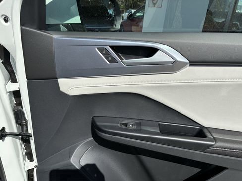 New 2026 Volkswagen Taos SE image 35