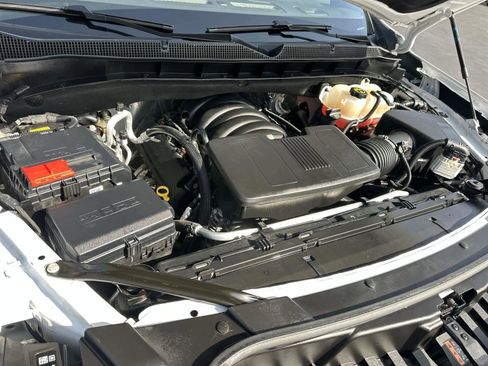 Used 2024 Chevrolet Suburban Z71 w/ Luxury Package image 9