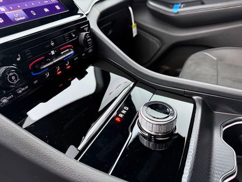 New 2025 Jeep Grand Cherokee Altitude image 24