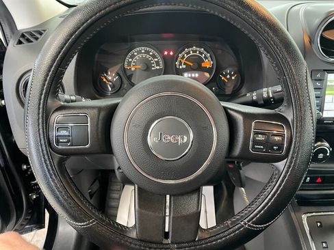 Used 2016 Jeep Patriot Latitude FWD image 9