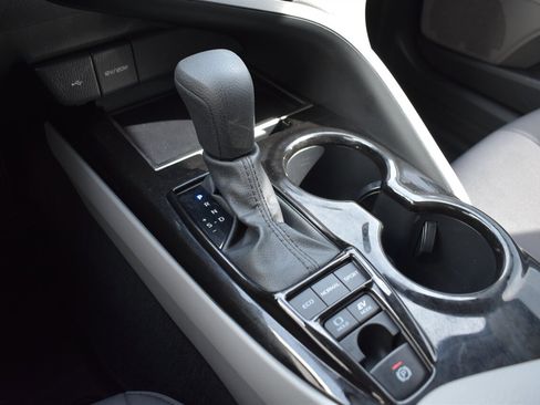 Used 2021 Toyota Camry LE image 25