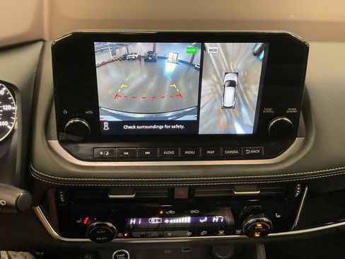 Used 2023 Nissan Rogue SL w/ SL Premium Package image 16