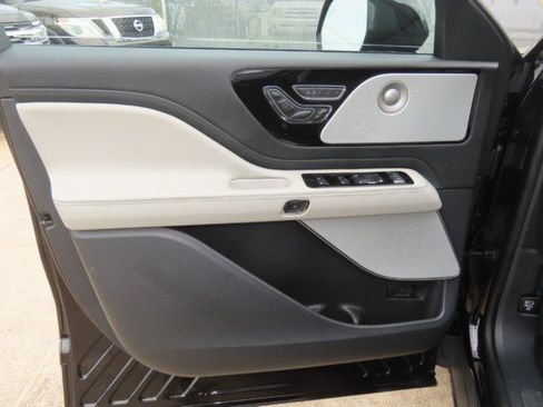 Used 2026 Lincoln Aviator Reserve AWD/4WD image 24