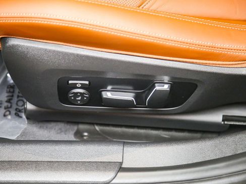 Used 2025 BMW M3 w/ M Carbon Exterior Package RWD image 22