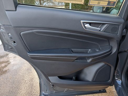 Used 2021 Ford Edge Titanium image 32