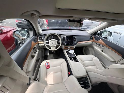 Used 2022 Volvo XC90 T5 Momentum w/ Protection Package Premier FWD image 8