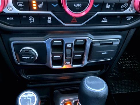 Used 2023 Jeep Gladiator Sport image 30