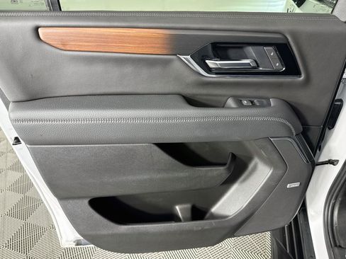 Used 2025 GMC Yukon XL Denali RWD image 23