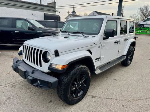 Used 2020 Jeep Wrangler Unlimited Sahara AWD/4WD image 3