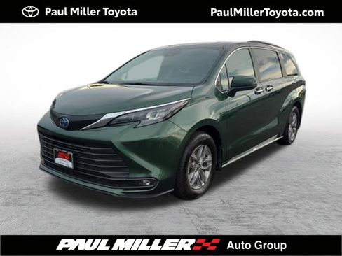 Certified 2025 Toyota Sienna XLE w/ XLE Plus Package AWD/4WD image 1