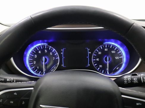 Used 2023 Chrysler Voyager LX image 14