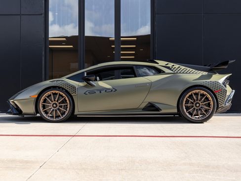 Used 2024 Lamborghini Huracan STO image 9