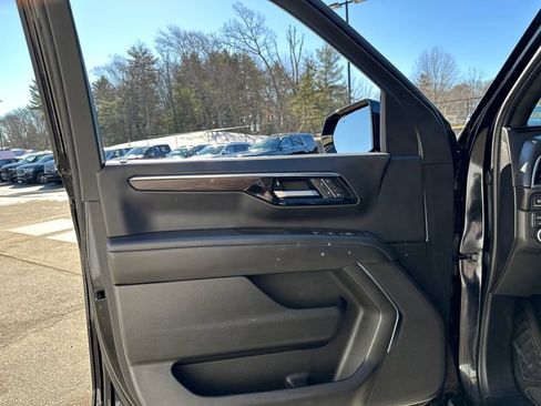 Used 2025 Chevrolet Suburban Z71 AWD/4WD image 23
