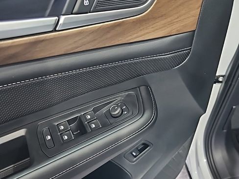 New 2026 Volkswagen Atlas SE image 28