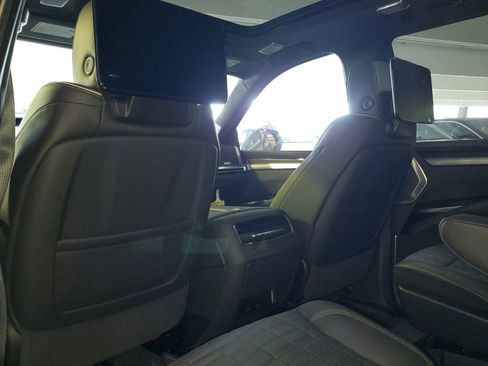 New 2026 Cadillac Escalade V w/ LPO, ONYX Package AWD/4WD image 10