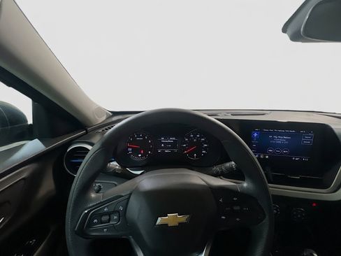 Used 2025 Chevrolet Trax LS FWD image 7