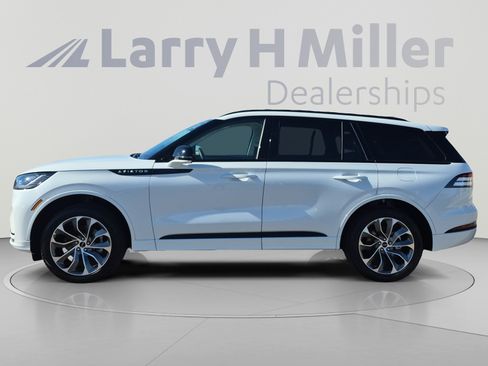 Used 2026 Lincoln Aviator AWD w/ Jet Appearance Package image 2