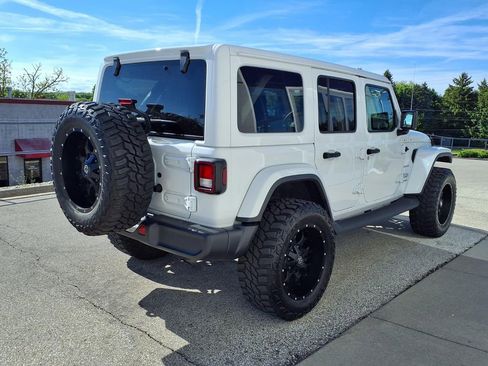 Used 2019 Jeep Wrangler Unlimited Sahara w/ Uconnect 4C Nav & Sound Group AWD/4WD image 5