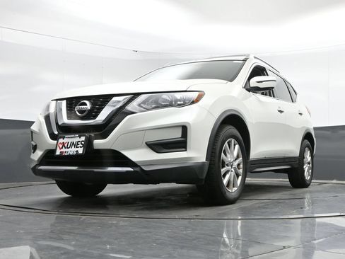 Used 2017 Nissan Rogue SV w/ SV Premium Package AWD/4WD image 34