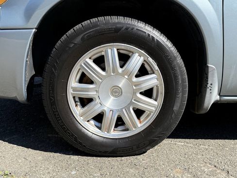 Used 2006 Chrysler Town & Country Touring image 17