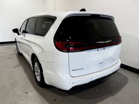 Used 2024 Chrysler Pacifica Touring-L FWD image 36