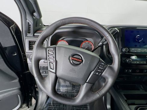 Used 2021 Nissan Titan PRO-4X w/ Pro-4x Convenience Package AWD/4WD image 11