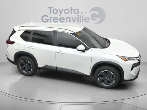 Used 2025 Nissan Rogue SV FWD image 18
