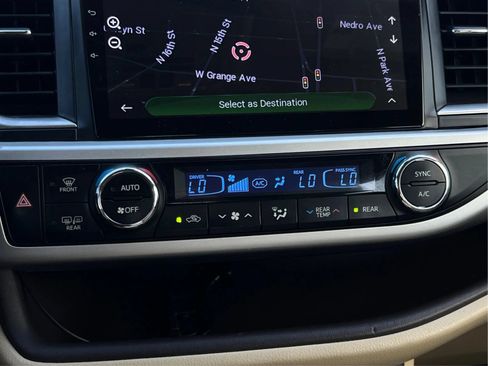 Used 2019 Toyota Highlander Limited Platinum AWD/4WD image 39