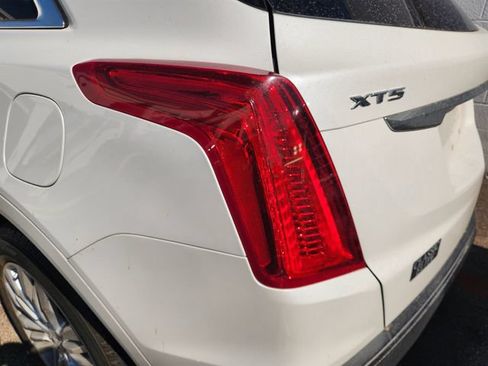 Used 2019 Cadillac XT5 Premium Luxury w/ Driver Assist Package FWD image 7