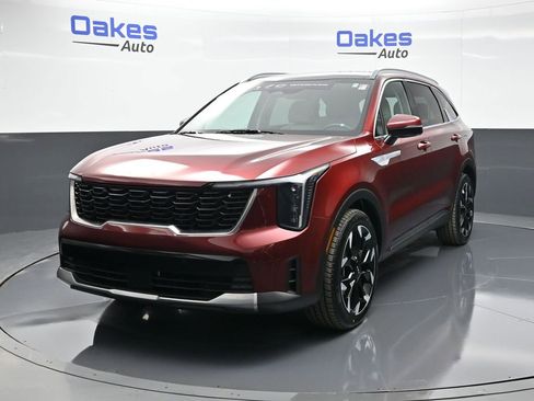 Certified 2025 Kia Sorento EX w/ Panoramic Sunroof Package image 4